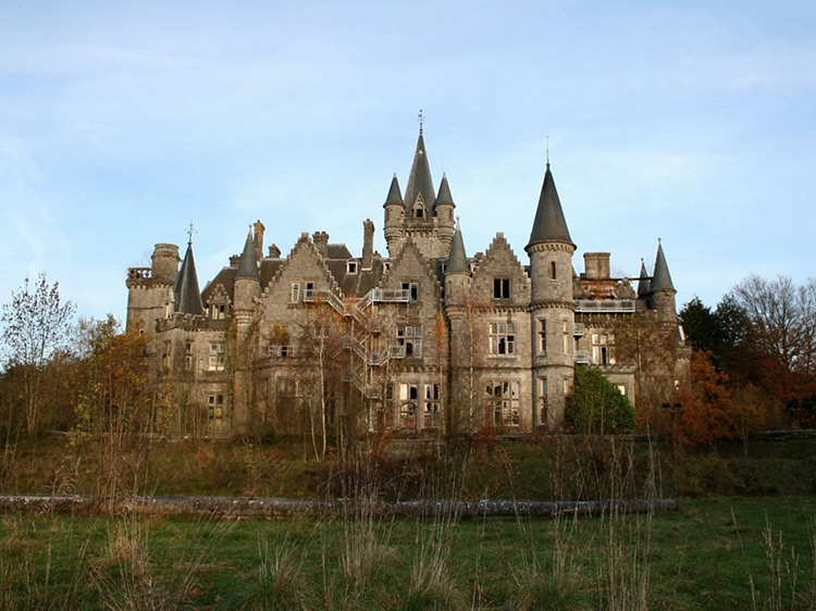 The backyard of Miranda Castle, Belgium.